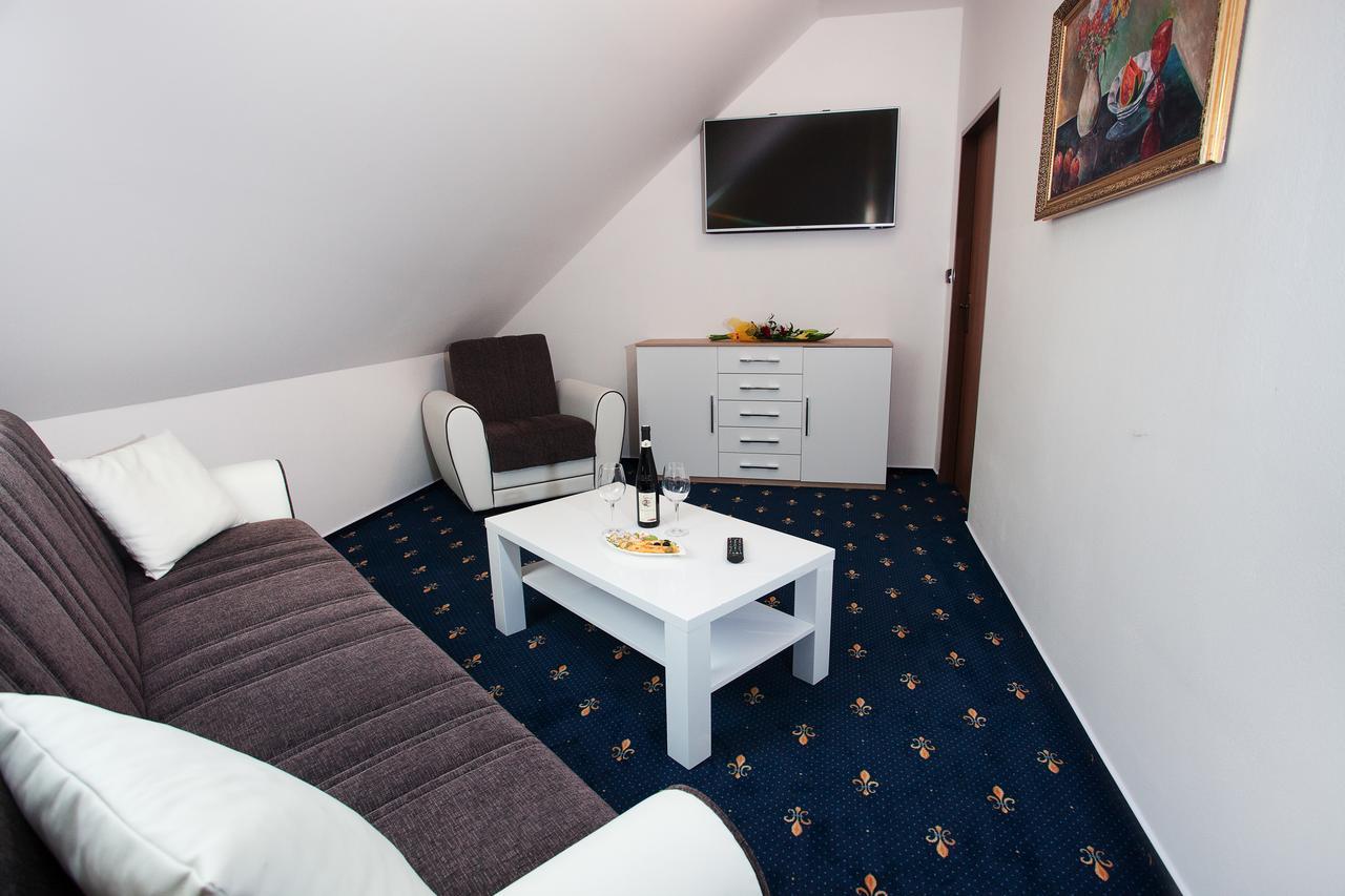 Hotel Savoy Ceske Budejovice Exterior foto