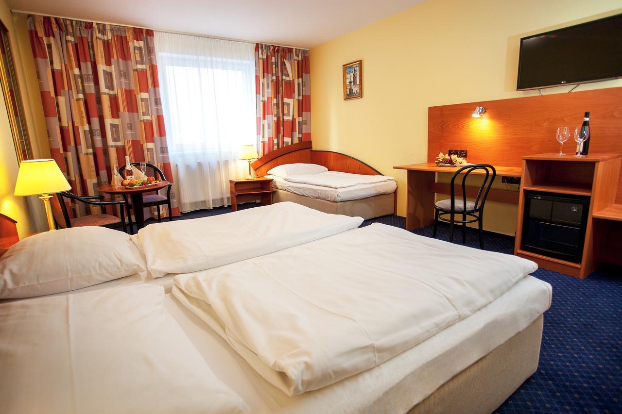 Hotel Savoy Ceske Budejovice Exterior foto