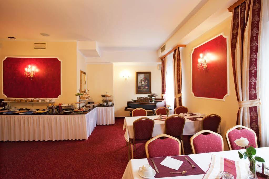 Hotel Savoy Ceske Budejovice Exterior foto